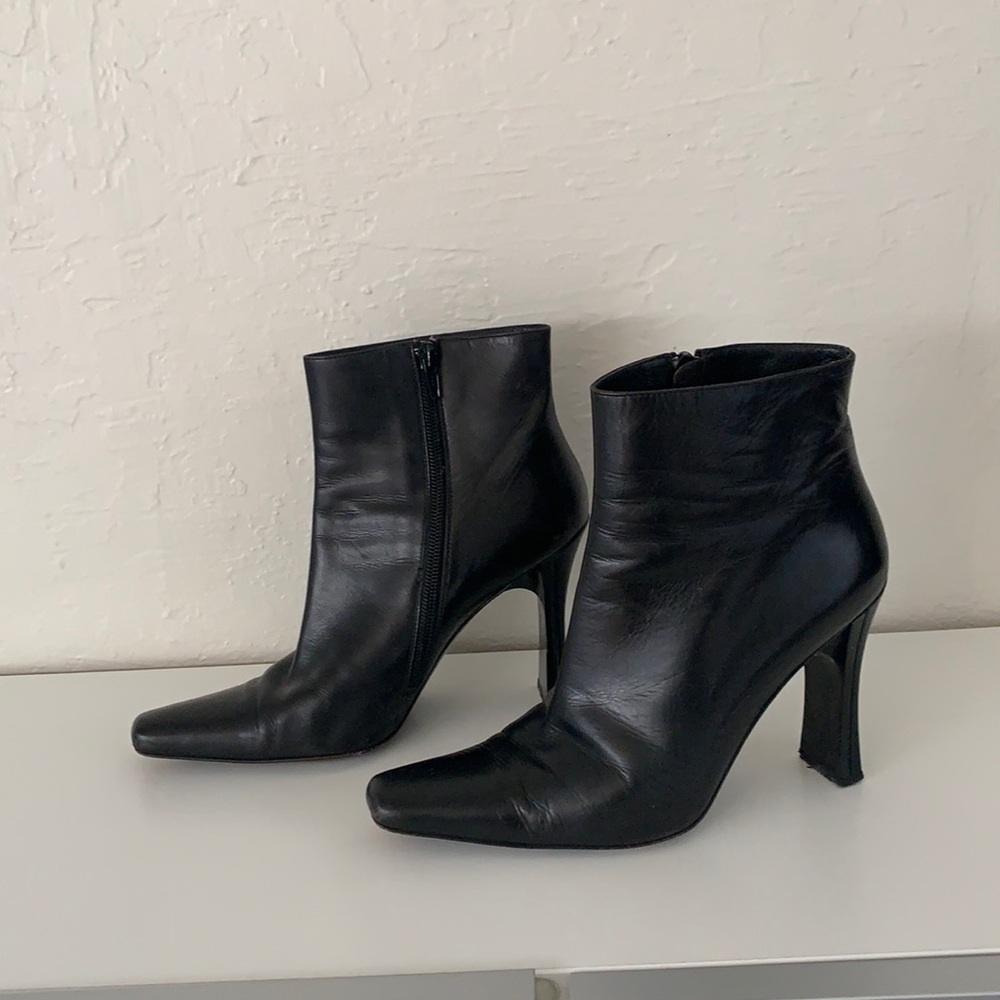Via spiga black booties
